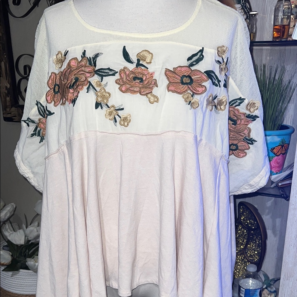 Gimmicks Floral Embroidered Women's Top - Cream and Pink size M - Picture 2 of 8